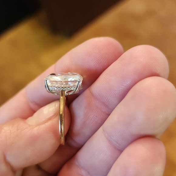 8 Carat Cushion Cut Diamond Gold Ring - Picture 9 of 9